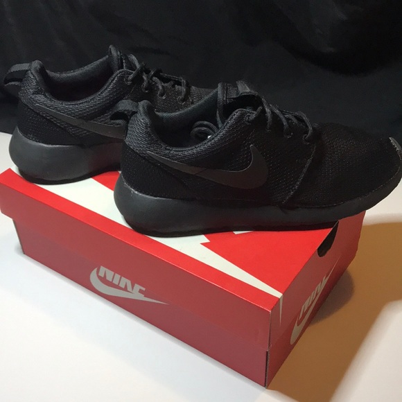 Women’s Nike Rosherun - Picture 5 of 8